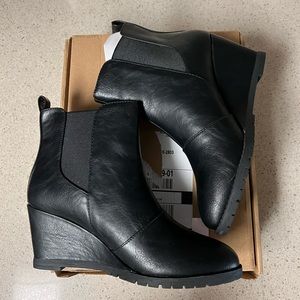 Journee Collection Jessie Wedge Black Boots Size 7